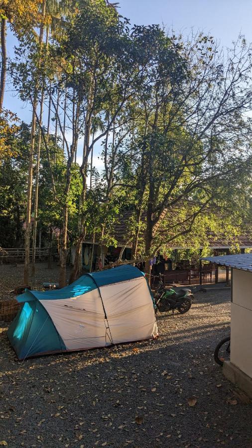 Crossroads Hostel 1957 Kalpetta Luaran gambar
